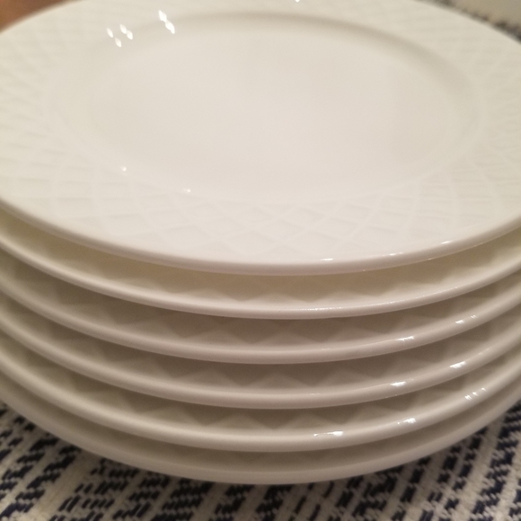 Mikasa Trellis White Appetizer Plates - Picture 4 of 6